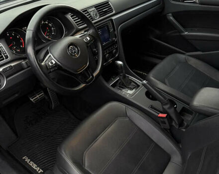 Серый Фольксваген Пассат, объемом двигателя 1.8 л и пробегом 255 тыс. км за 12500 $, фото 44 на Automoto.ua