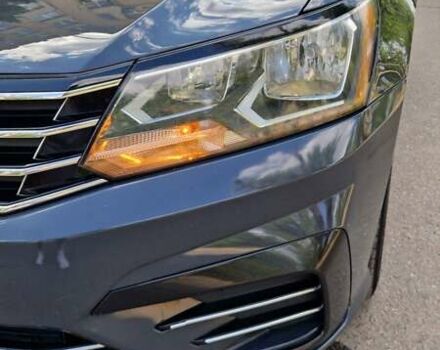 Серый Фольксваген Пассат, объемом двигателя 1.8 л и пробегом 183 тыс. км за 13700 $, фото 1 на Automoto.ua