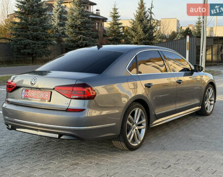 Сірий Фольксваген Пассат, об'ємом двигуна 1.8 л та пробігом 235 тис. км за 13850 $, фото 4 на Automoto.ua