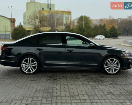 Сірий Фольксваген Пассат, об'ємом двигуна 1.8 л та пробігом 176 тис. км за 11799 $, фото 3 на Automoto.ua