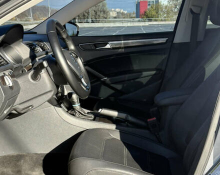 Сірий Фольксваген Пассат, об'ємом двигуна 1.8 л та пробігом 193 тис. км за 15000 $, фото 12 на Automoto.ua