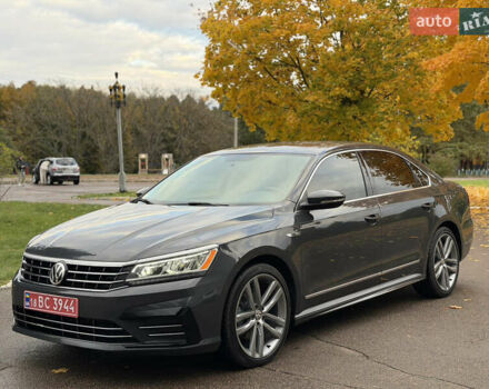 Серый Фольксваген Пассат, объемом двигателя 1.8 л и пробегом 189 тыс. км за 11800 $, фото 5 на Automoto.ua