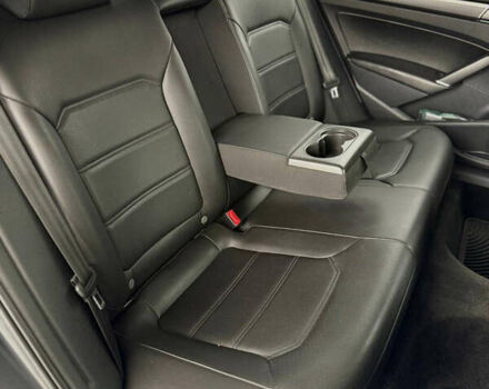 Сірий Фольксваген Пассат, об'ємом двигуна 1.8 л та пробігом 176 тис. км за 11799 $, фото 17 на Automoto.ua