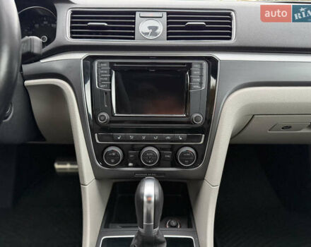 Серый Фольксваген Пассат, объемом двигателя 1.8 л и пробегом 189 тыс. км за 11800 $, фото 52 на Automoto.ua