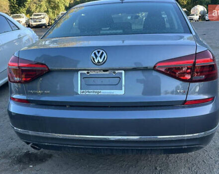 Сірий Фольксваген Пассат, об'ємом двигуна 1.8 л та пробігом 166 тис. км за 12499 $, фото 5 на Automoto.ua