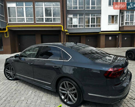 Серый Фольксваген Пассат, объемом двигателя 1.8 л и пробегом 137 тыс. км за 15000 $, фото 4 на Automoto.ua