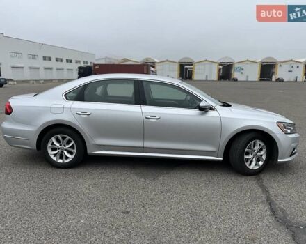 Серый Фольксваген Пассат, объемом двигателя 1.8 л и пробегом 176 тыс. км за 12800 $, фото 4 на Automoto.ua