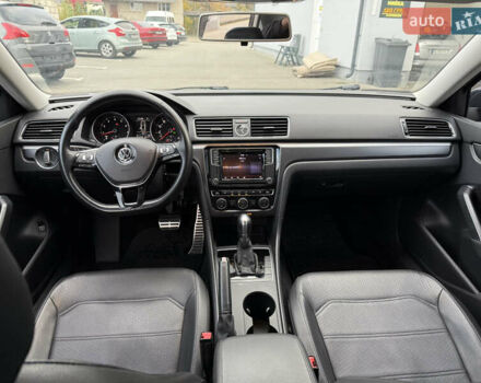 Серый Фольксваген Пассат, объемом двигателя 1.8 л и пробегом 255 тыс. км за 12500 $, фото 36 на Automoto.ua