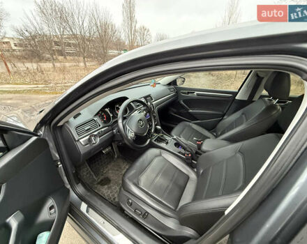 Серый Фольксваген Пассат, объемом двигателя 1.78 л и пробегом 158 тыс. км за 13000 $, фото 6 на Automoto.ua