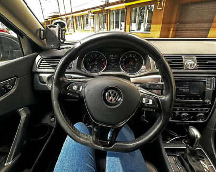 Серый Фольксваген Пассат, объемом двигателя 1.8 л и пробегом 137 тыс. км за 15000 $, фото 7 на Automoto.ua