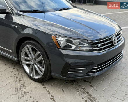 Серый Фольксваген Пассат, объемом двигателя 1.8 л и пробегом 255 тыс. км за 12500 $, фото 8 на Automoto.ua