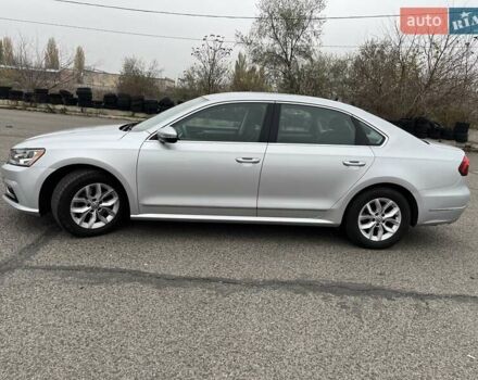 Серый Фольксваген Пассат, объемом двигателя 1.8 л и пробегом 176 тыс. км за 12800 $, фото 7 на Automoto.ua