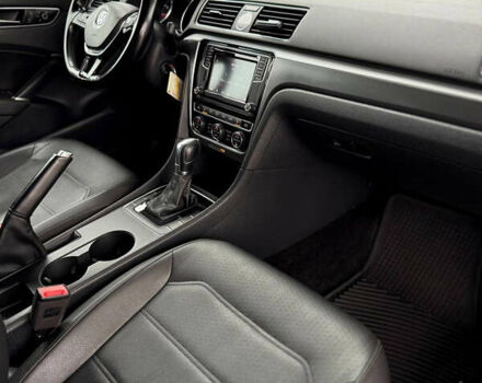 Сірий Фольксваген Пассат, об'ємом двигуна 1.8 л та пробігом 176 тис. км за 11799 $, фото 19 на Automoto.ua