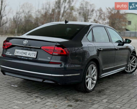 Сірий Фольксваген Пассат, об'ємом двигуна 1.8 л та пробігом 176 тис. км за 11799 $, фото 4 на Automoto.ua