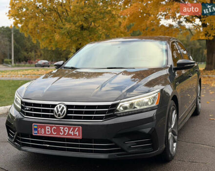 Серый Фольксваген Пассат, объемом двигателя 1.8 л и пробегом 189 тыс. км за 11800 $, фото 38 на Automoto.ua