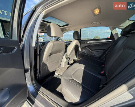 Сірий Фольксваген Пассат, об'ємом двигуна 1.8 л та пробігом 193 тис. км за 15000 $, фото 14 на Automoto.ua