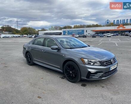 Фольксваген Пассат 2017 в Ужгороде на Automoto.ua Серый Фольксваген Пассат, объемом двигателя 1.8 л и пробегом 125 тыс. км за 13600 $, фото 1 на Automoto.ua