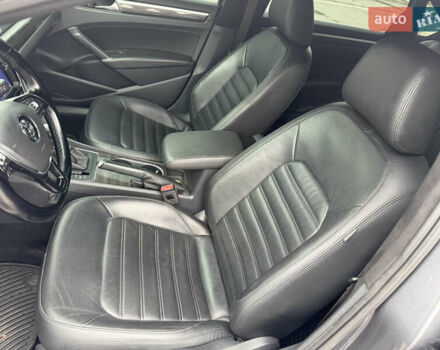 Серый Фольксваген Пассат, объемом двигателя 1.8 л и пробегом 200 тыс. км за 14300 $, фото 6 на Automoto.ua