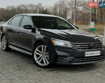 Сірий Фольксваген Пассат, об'ємом двигуна 1.8 л та пробігом 176 тис. км за 11799 $, фото 2 на Automoto.ua