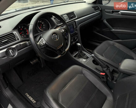 Серый Фольксваген Пассат, объемом двигателя 1.8 л и пробегом 255 тыс. км за 12500 $, фото 48 на Automoto.ua