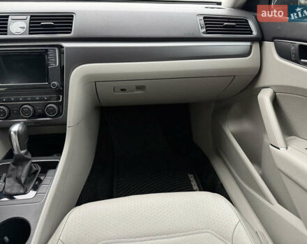 Серый Фольксваген Пассат, объемом двигателя 1.8 л и пробегом 189 тыс. км за 11800 $, фото 56 на Automoto.ua