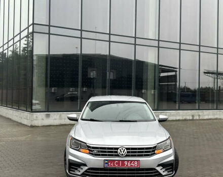 Сірий Фольксваген Пассат, об'ємом двигуна 1.8 л та пробігом 208 тис. км за 11800 $, фото 1 на Automoto.ua