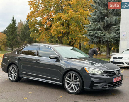Серый Фольксваген Пассат, объемом двигателя 1.8 л и пробегом 189 тыс. км за 11800 $, фото 17 на Automoto.ua