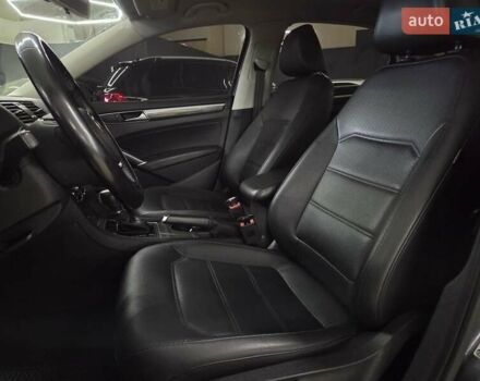 Сірий Фольксваген Пассат, об'ємом двигуна 2 л та пробігом 195 тис. км за 13699 $, фото 6 на Automoto.ua