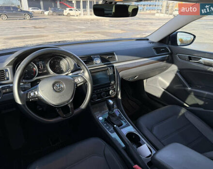 Сірий Фольксваген Пассат, об'ємом двигуна 1.8 л та пробігом 193 тис. км за 15000 $, фото 25 на Automoto.ua