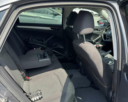 Серый Фольксваген Пассат, объемом двигателя 1.8 л и пробегом 149 тыс. км за 11900 $, фото 7 на Automoto.ua