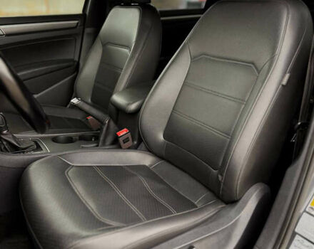 Сірий Фольксваген Пассат, об'ємом двигуна 1.8 л та пробігом 176 тис. км за 11799 $, фото 10 на Automoto.ua