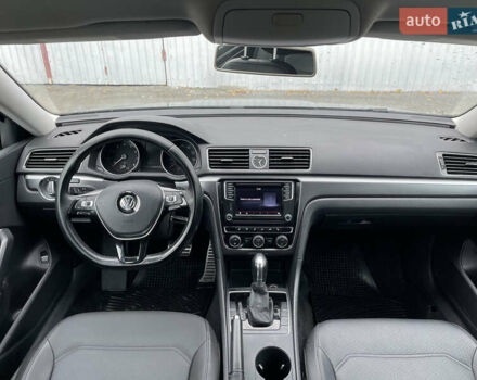 Серый Фольксваген Пассат, объемом двигателя 1.8 л и пробегом 175 тыс. км за 13300 $, фото 14 на Automoto.ua