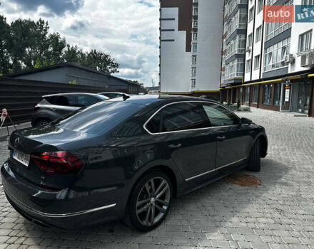 Серый Фольксваген Пассат, объемом двигателя 1.8 л и пробегом 137 тыс. км за 15000 $, фото 3 на Automoto.ua