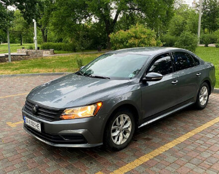 Серый Фольксваген Пассат, объемом двигателя 1.8 л и пробегом 96 тыс. км за 12200 $, фото 2 на Automoto.ua