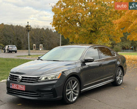 Серый Фольксваген Пассат, объемом двигателя 1.8 л и пробегом 189 тыс. км за 11800 $, фото 6 на Automoto.ua