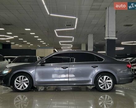 Сірий Фольксваген Пассат, об'ємом двигуна 2 л та пробігом 195 тис. км за 13699 $, фото 4 на Automoto.ua