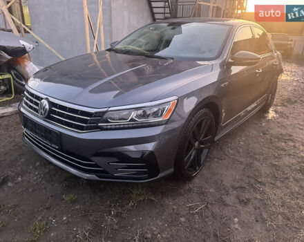 Серый Фольксваген Пассат, объемом двигателя 1.8 л и пробегом 73 тыс. км за 8500 $, фото 1 на Automoto.ua