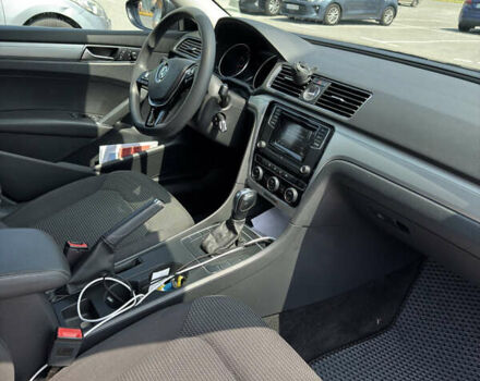 Серый Фольксваген Пассат, объемом двигателя 1.8 л и пробегом 149 тыс. км за 11900 $, фото 6 на Automoto.ua