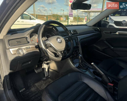 Серый Фольксваген Пассат, объемом двигателя 2 л и пробегом 169 тыс. км за 17000 $, фото 4 на Automoto.ua