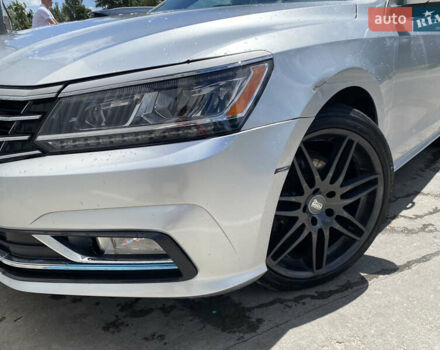 Серый Фольксваген Пассат, объемом двигателя 1.8 л и пробегом 116 тыс. км за 14600 $, фото 5 на Automoto.ua