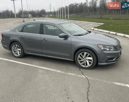 Серый Фольксваген Пассат, объемом двигателя 1.98 л и пробегом 140 тыс. км за 14800 $, фото 1 на Automoto.ua