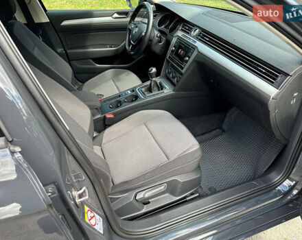 Сірий Фольксваген Пассат, об'ємом двигуна 1.6 л та пробігом 230 тис. км за 12500 $, фото 7 на Automoto.ua