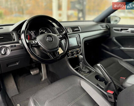 Сірий Фольксваген Пассат, об'ємом двигуна 1.8 л та пробігом 176 тис. км за 11799 $, фото 7 на Automoto.ua