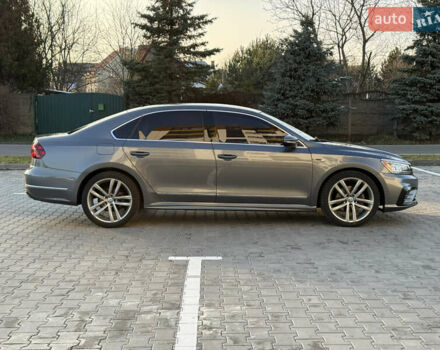 Сірий Фольксваген Пассат, об'ємом двигуна 1.8 л та пробігом 235 тис. км за 13850 $, фото 2 на Automoto.ua