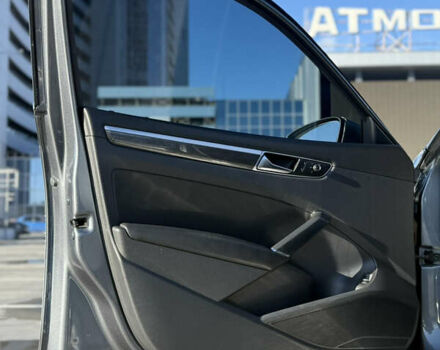 Сірий Фольксваген Пассат, об'ємом двигуна 1.8 л та пробігом 193 тис. км за 15000 $, фото 11 на Automoto.ua