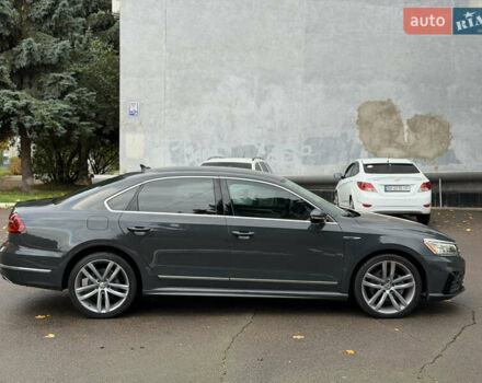 Серый Фольксваген Пассат, объемом двигателя 1.8 л и пробегом 189 тыс. км за 11800 $, фото 19 на Automoto.ua