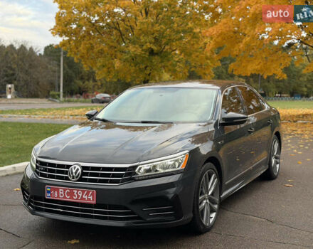 Серый Фольксваген Пассат, объемом двигателя 1.8 л и пробегом 189 тыс. км за 11800 $, фото 2 на Automoto.ua