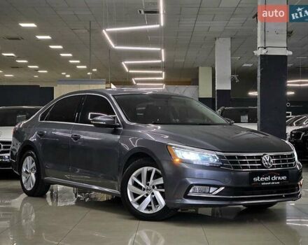 Сірий Фольксваген Пассат, об'ємом двигуна 2 л та пробігом 195 тис. км за 13699 $, фото 2 на Automoto.ua