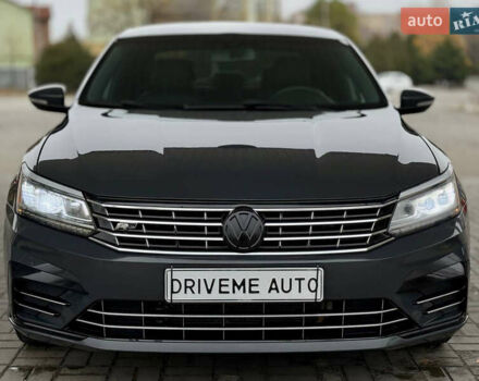 Сірий Фольксваген Пассат, об'ємом двигуна 1.8 л та пробігом 176 тис. км за 11799 $, фото 1 на Automoto.ua