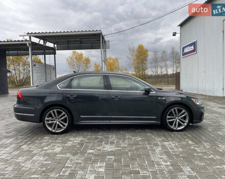 Серый Фольксваген Пассат, объемом двигателя 1.8 л и пробегом 175 тыс. км за 13300 $, фото 4 на Automoto.ua